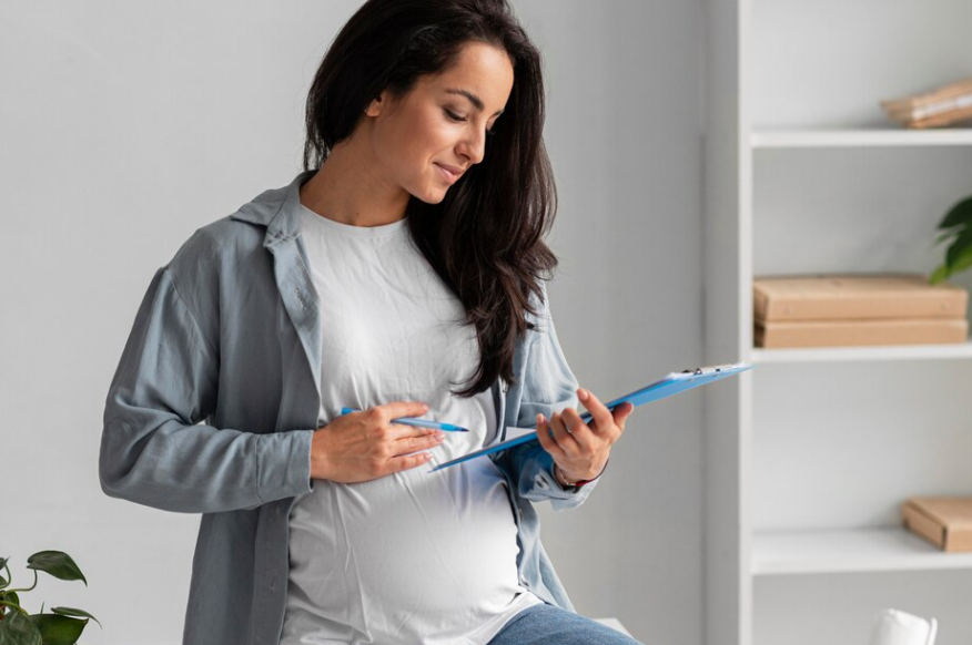 How to monitor blood glucose levels during pregnancy?