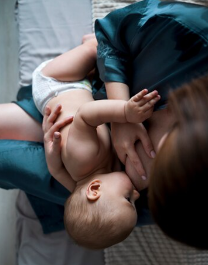 Balancing Insulin Levels While Breastfeeding: A Comprehensive Guide for New Moms